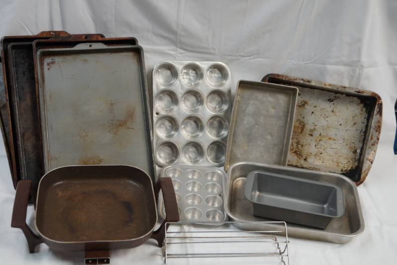 lot 302 image: Large Baking Lot