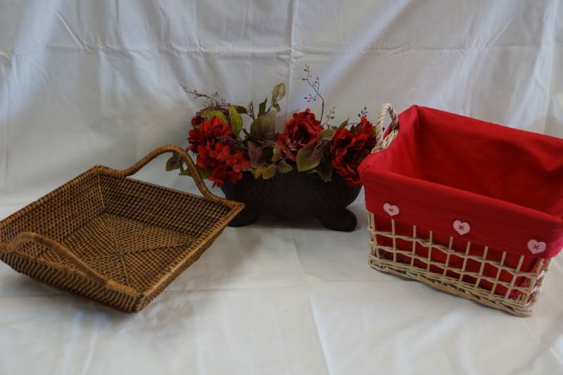 lot 309 image: LOOK �� Adorable Baskets and Planter