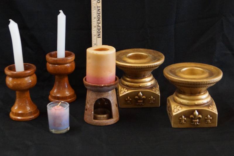 lot 314 image: Lot of Ornate Candle Holders