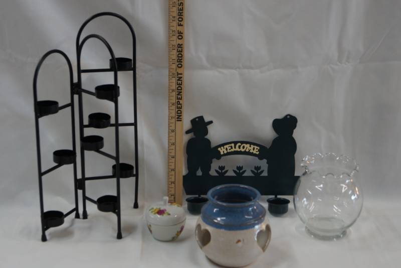 lot 317 image: 5 Adorable  Votive Candle Holders