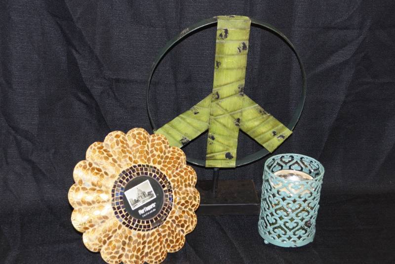 lot 327 image: 3 Piece Lot- PEACE SIGN and Other