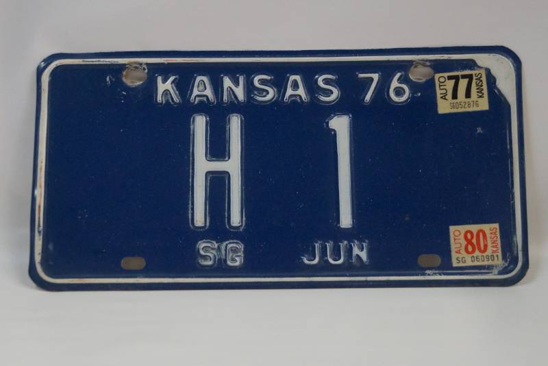 lot 365 image: Kansas 1976  Blue  Licence Plate