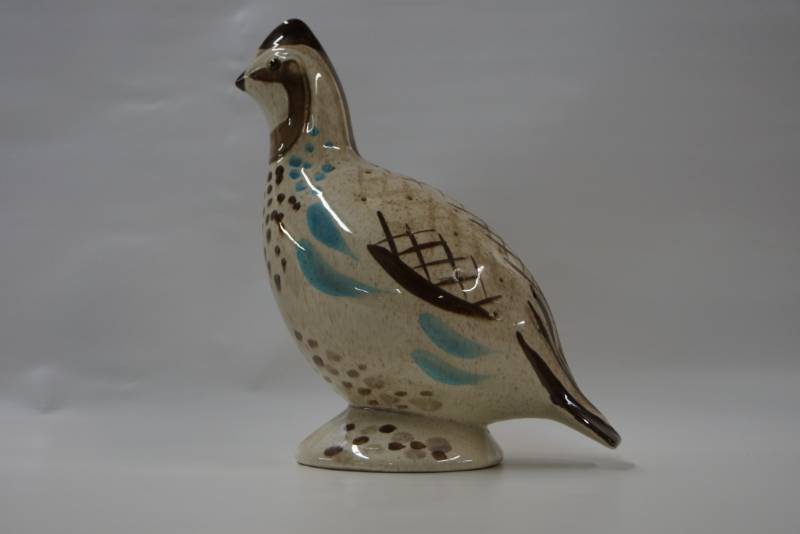 lot 374 image: Redwing Pottery USA Made- Vintage Piece  Quail