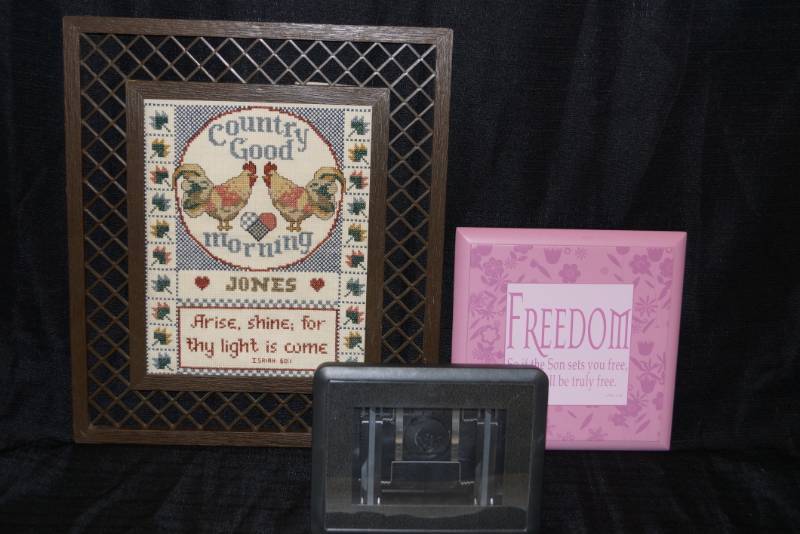lot 380 image: 2 Bible Scripture wall hangings  Bonus