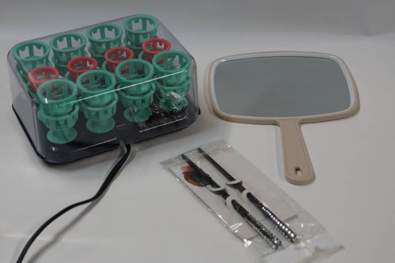 lot 399 image: Clairol Lock n Roll Curlers  Bonus