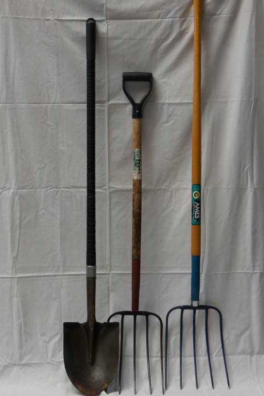 lot 409 image: Shovel & 2 Pitch Forks