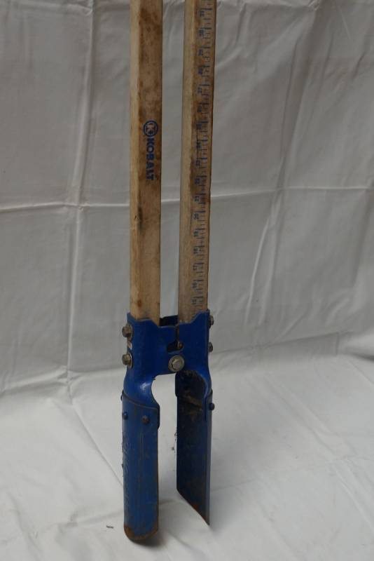 lot 413 image: Kobalt Post Hole Digger