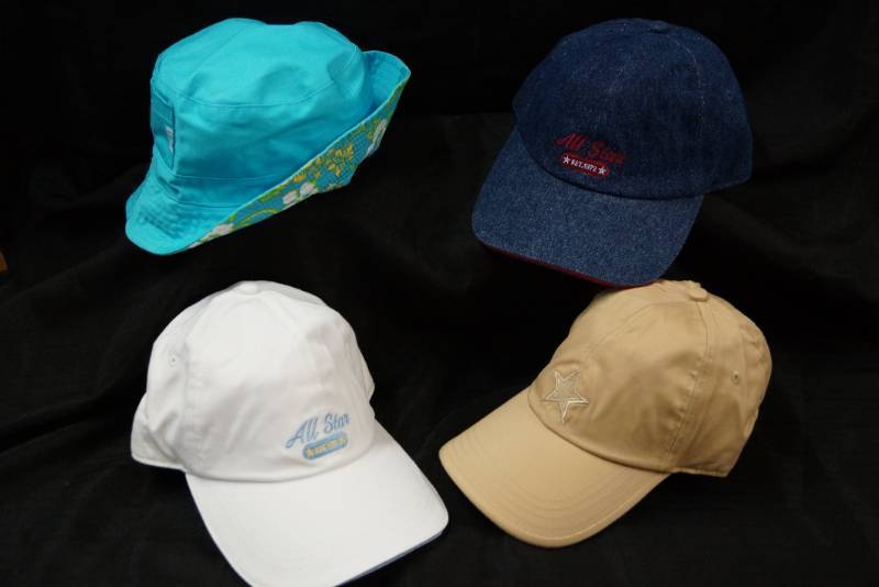 lot 422 image: () LOOK 4 Brand New Hats