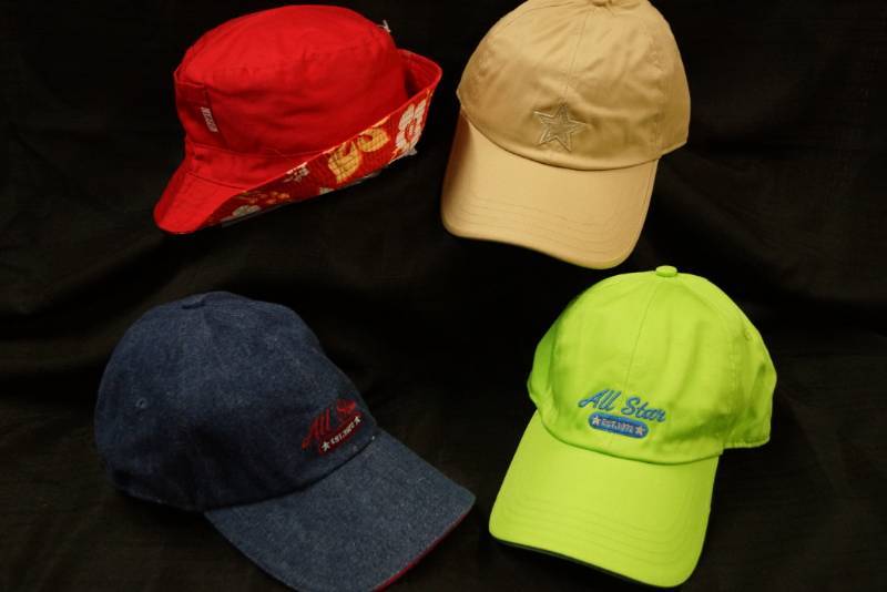 lot 423 image: 4 NEW Different Colored Hats