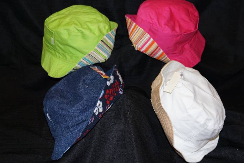 lot 426 image: 4 New  Beach  Bucket Hats