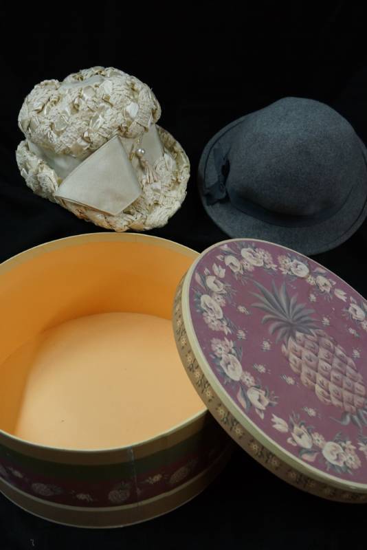 lot 427 image: 2 Vintage Ladys Hats  Hat Box