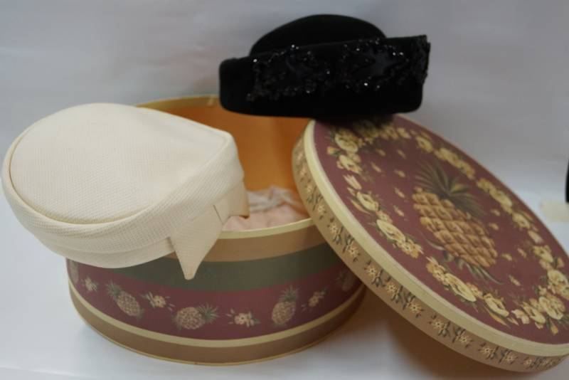 lot 428 image: 2 Vintage Hats  Black & White  Hat Box