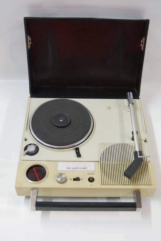 lot 434 image:  Vintage Gakken All Transistor Radio & Phonograph 