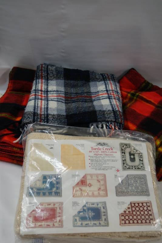 lot 447 image: 3 Plaid Fleece Blankets  Afghan