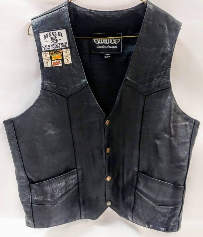 lot 453 image: UNIKS Leather Vest with Collector Pins Size  46 (XL)