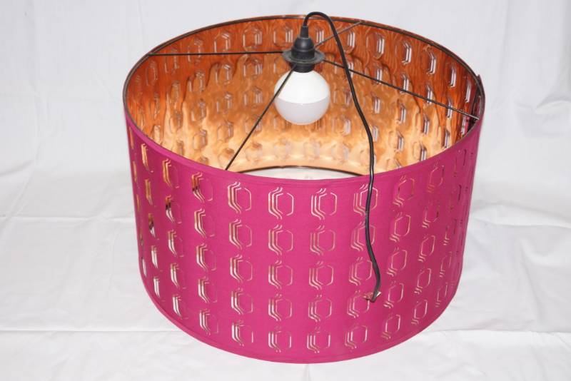lot 465 image: Large Hanging Swag Style Lamp   Hot Pink