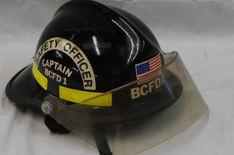 lot 471 image: Fire Fighter Helmet-  Very Cool