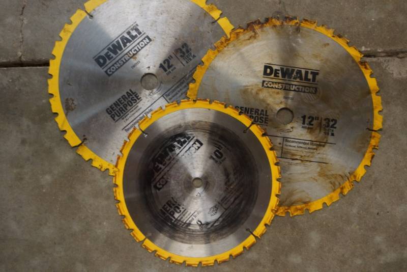 lot 476 image: DeWalt Saw Blades- 3 Total  2-12 1-10