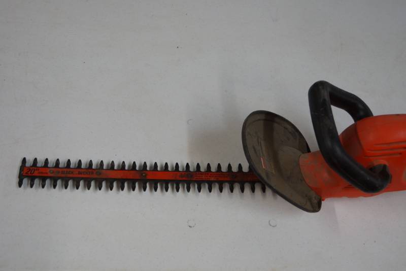 lot 478 image: Black and Decker Hedger