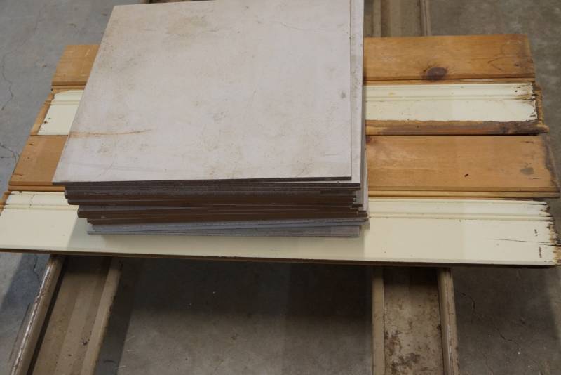 lot 488 image: 18x18  Ceramic Tile Lot