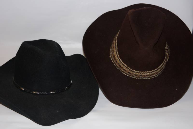 lot 493 image: 2 Mens Cowboy Hats- Vintage- Ready To be ReShaped