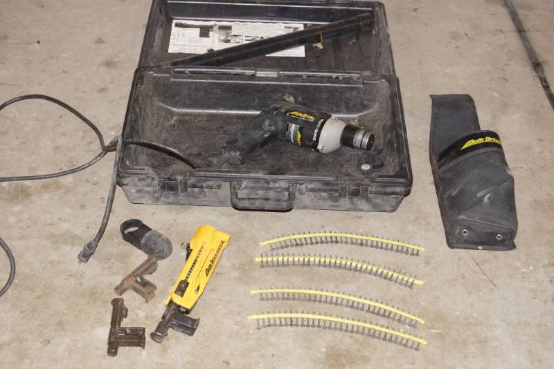 lot 496 image: Quickdrive  Screw Gun- Drywall and Deck- Case Included- This Set is Ready To Git R Dun