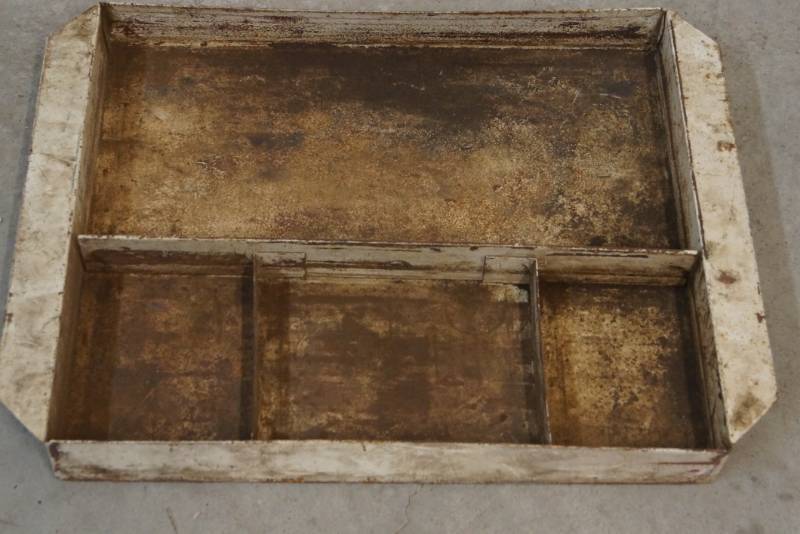 lot 503 image: Parts Tray or Truck Box Insert- Heavy Duty Metal