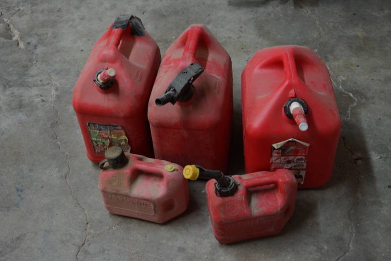 lot 505 image: Gas Can Lot- 5    1 and 5 Gallon JugsCans