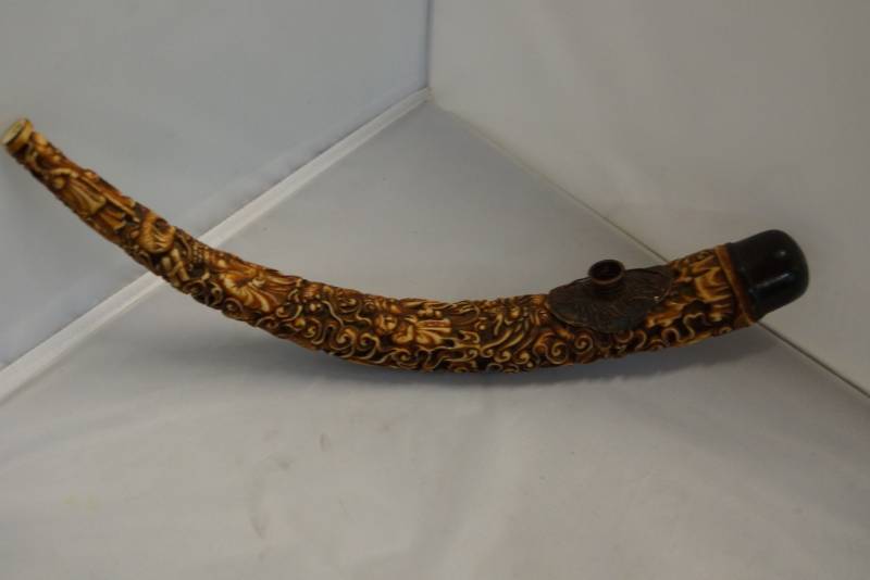 lot 508 image: Unique and Ornate Pipe- Horn With Carvings- HMMM