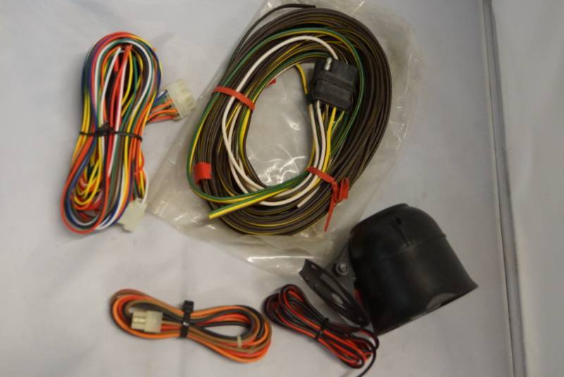lot 510 image: Alpine Auto Alarm and Wiring Lot-  PARTS