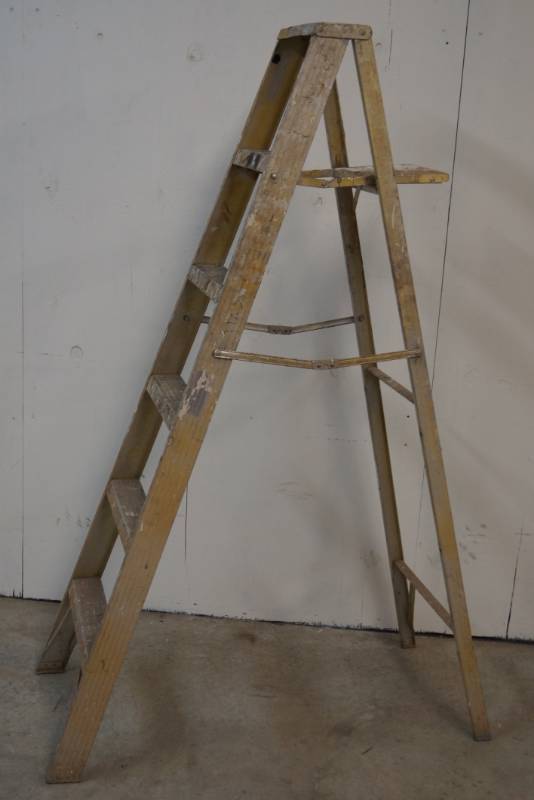 lot 619 image: A-frame Ladder- Painters or Decor