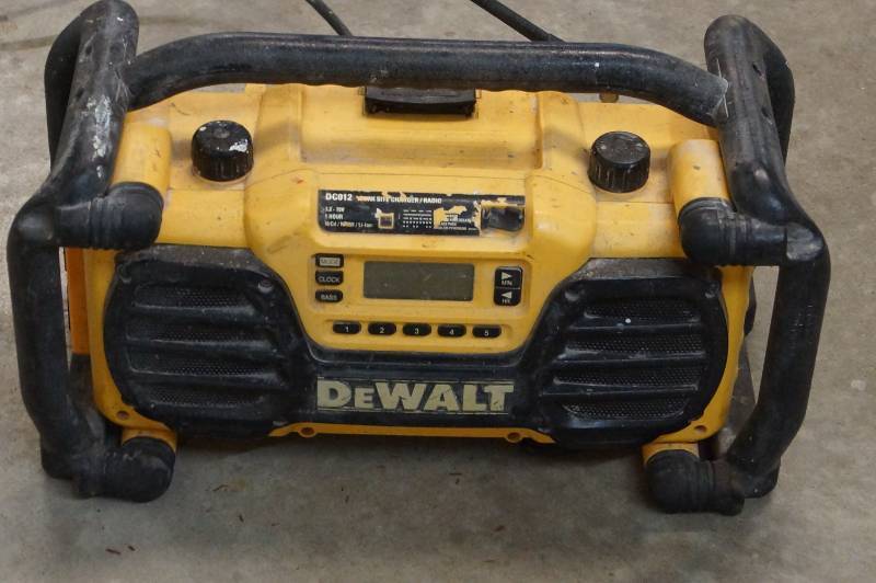 lot 620 image: Dewalt Jobsite RadioCharger    No Power