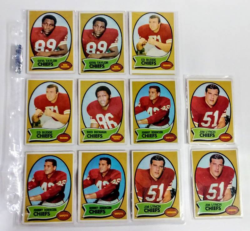 lot 652 image: Lot of 11  1970 KC Cheifs Topps Football Cards Great Condition