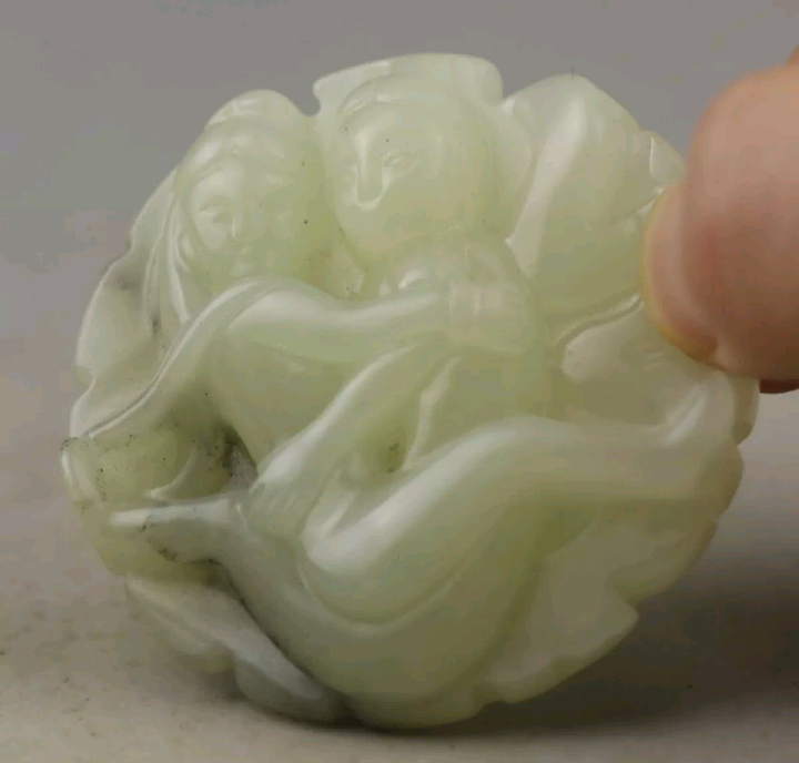 lot 656 image: Very Old Chinese Natural Jade Hand-Carved Pendant