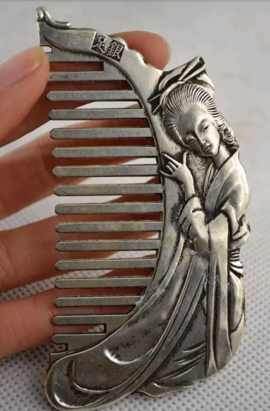 lot 659 image: RARE Old Decorated Handwork  Miao Silver Carving  Comb