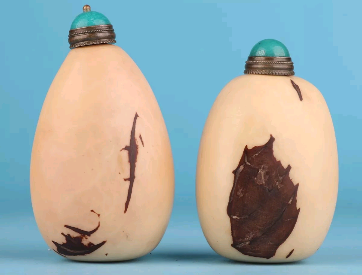 lot 648 image: 2 Buddhist Sacred Bodhi Tree Fruit Handmade Snuff Pot Bottle