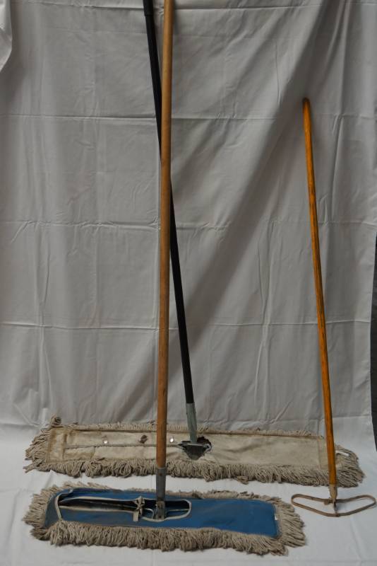 lot 408 image: Large Dust Mops