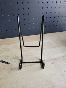 lot 20072 image: Metal Display Easel Stand Plate Holder 2pcs