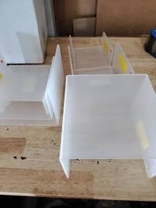 lot 1535 image: Small plastic stands for desks multi-pack