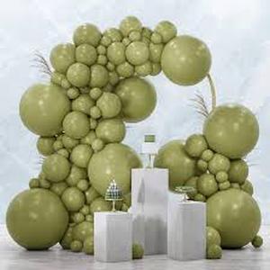 lot 2145 image: A 100 pieces 5-in green birthday party balloons