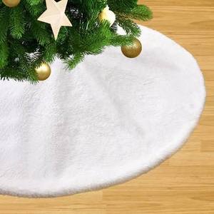 lot 4241 image: White Faux Fur Tree Skirt