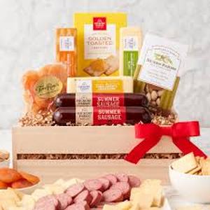 lot 1588 image: Hickory farms cheese and sausage pack