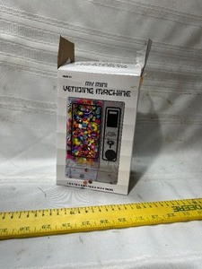 lot 25974 image: My Mini Vending Machine