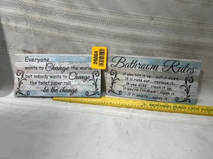 lot 26004 image: Home Decor Signs