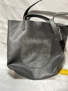 lot 26010 image: Black Leather Like Purse