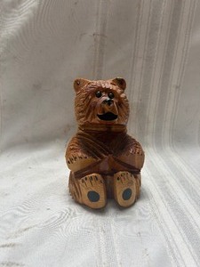 lot 26014 image: Glass Bear Decor