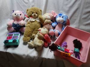 lot 26167 image: Lot of Misc. Stuffies & Toys