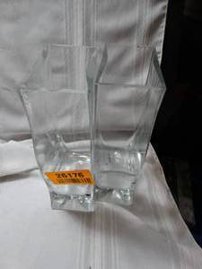 lot 26176 image: 2 Glass Vases