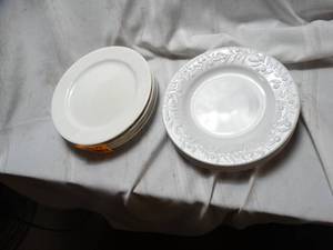 lot 26177 image: Holiday Home Plates