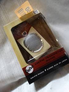 lot 26150 image: Retro AMFM Transistor Radio